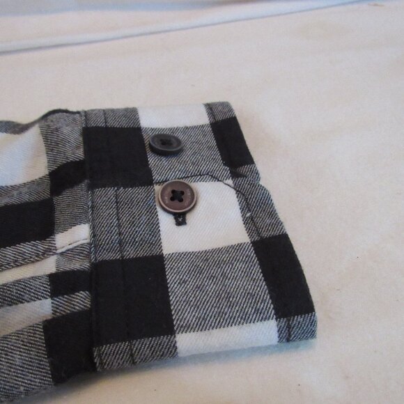 Marmot Black & White Lightweight Flannel with Side Pockets Size Medium EUC - Picture 5 of 9